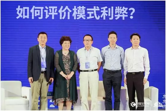 “專(zhuān)注安全、不止于安防，多應(yīng)用場(chǎng)景下安防企業(yè)的發(fā)展策略”論壇參與嘉賓合影.webp.jpg